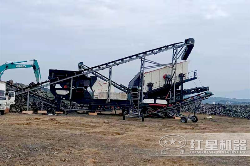 搭載“反擊破+振動(dòng)篩”的移動(dòng)破碎篩分機(jī)