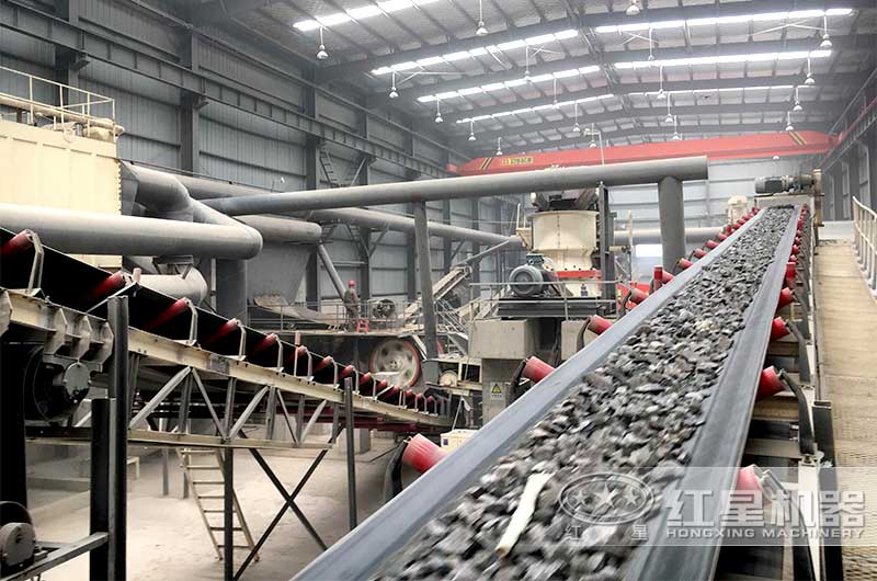 砂石料廠破碎機作業(yè)現(xiàn)場