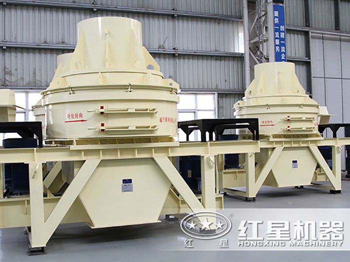 車間擺放的PCL制沙機