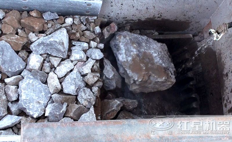 57顎式破碎機進料