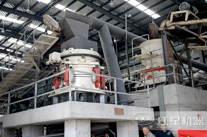 兩臺圓錐破碎機實拍 兩臺圓錐破碎機實拍