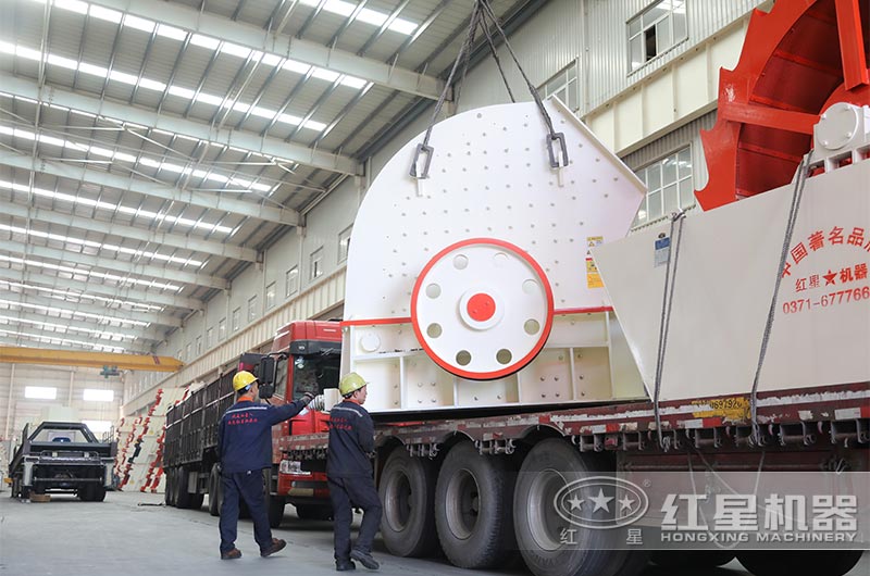 大型重錘式破碎機發貨