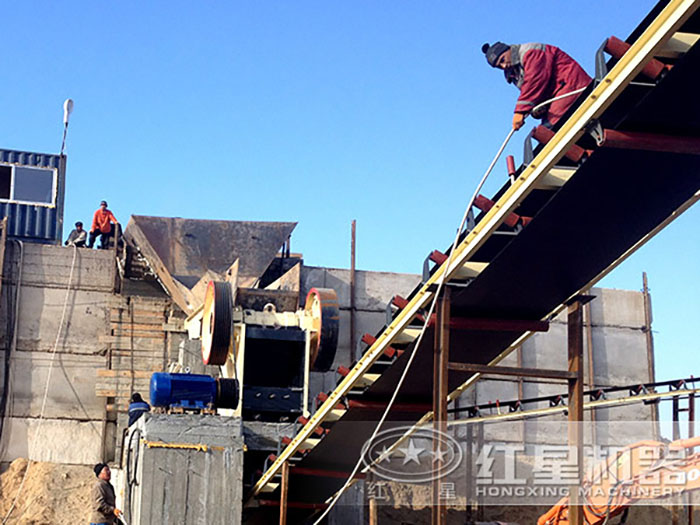 顎式破碎機現場安裝中