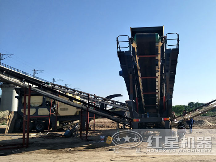 履帶式建筑垃圾移動破碎站現場安裝中