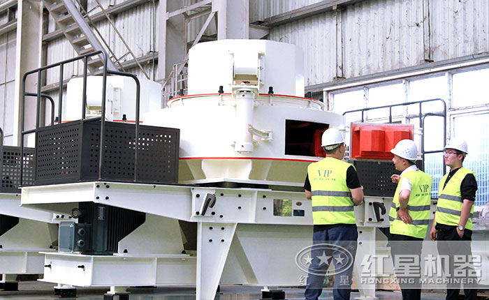 客戶到場(chǎng)參觀考察制砂機(jī)