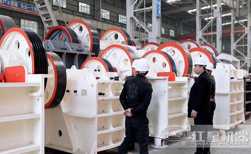 客戶來廠參觀考察花崗巖粉碎設備