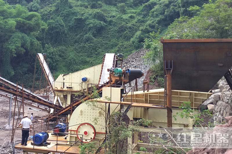 中型石子破碎現(xiàn)場