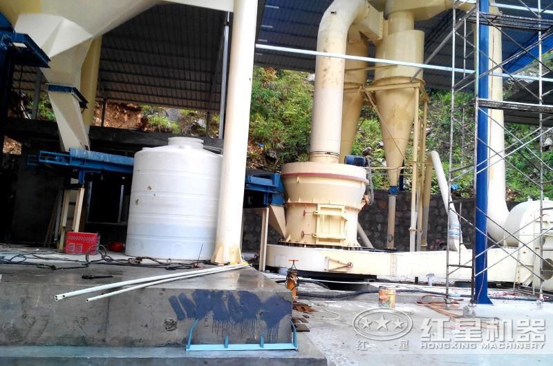 磨粉機(jī)作業(yè)現(xiàn)場(chǎng)