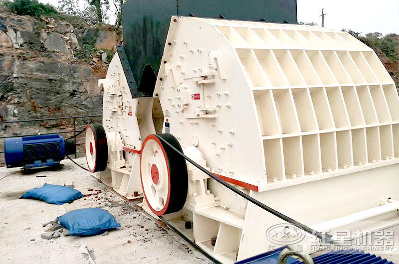 2臺大型錘式破碎機