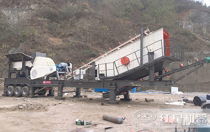 輪胎流動式碎石機作業現場