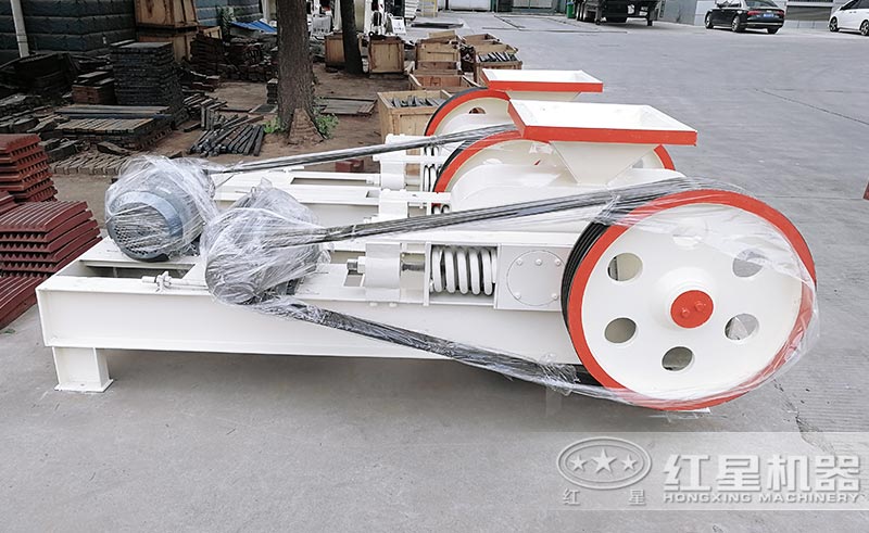 對(duì)輥式破碎機(jī)設(shè)備較簡(jiǎn)單