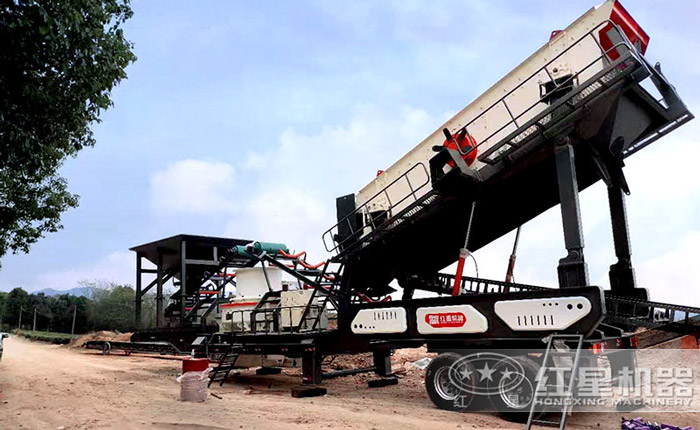 移動(dòng)制砂機(jī)現(xiàn)場(chǎng)圖