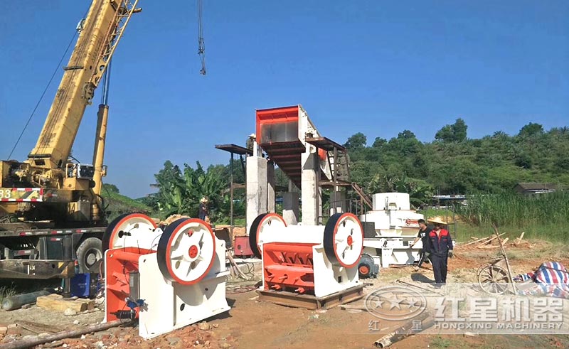 比較簡單的時產(chǎn)200噸的人工砂石設備安裝中