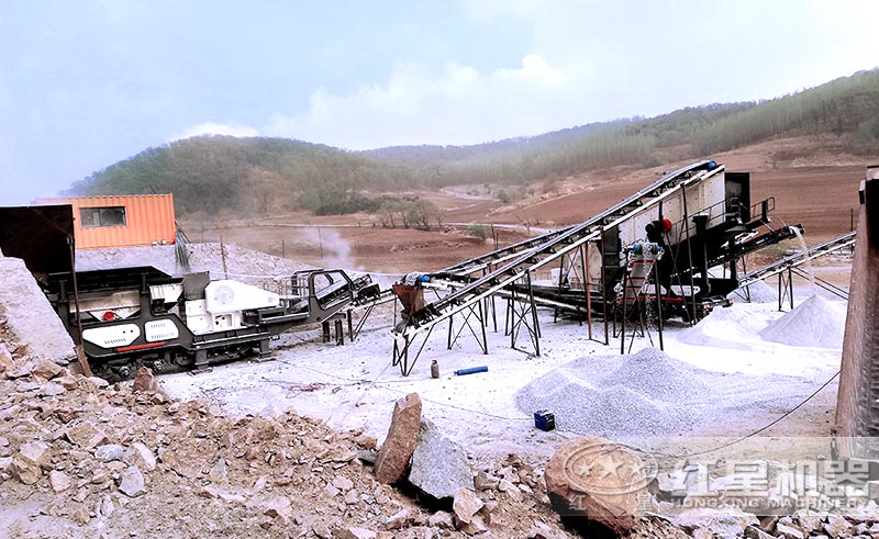 兩臺(tái)移動(dòng)破組成的時(shí)產(chǎn)300噸石灰石移動(dòng)式生產(chǎn)線