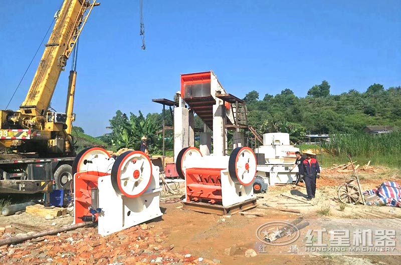 正在建設的碎石加工生產線