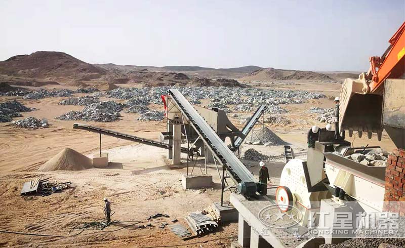 重錘式破碎機(jī)現(xiàn)場(chǎng)