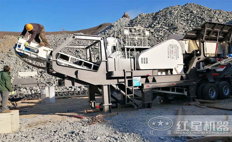 移動破碎機處理建筑垃圾現場