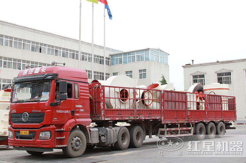 小型高壓磨粉機(jī)發(fā)貨現(xiàn)場