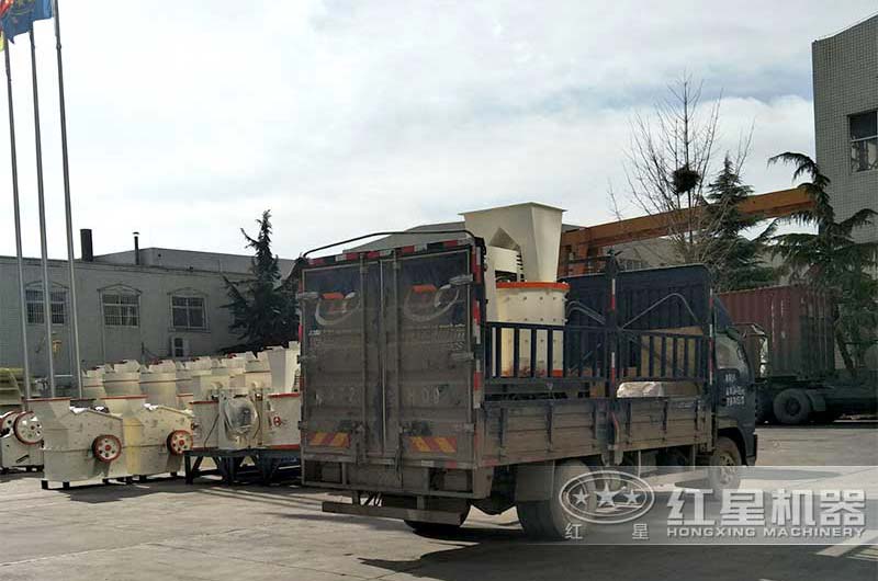 小型復合型破碎機發貨