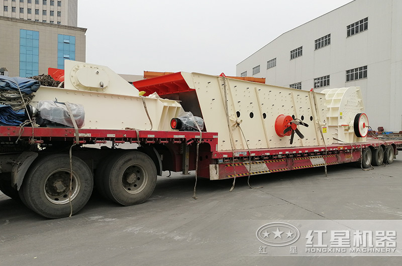 成套錘破制砂機設備裝車發貨中