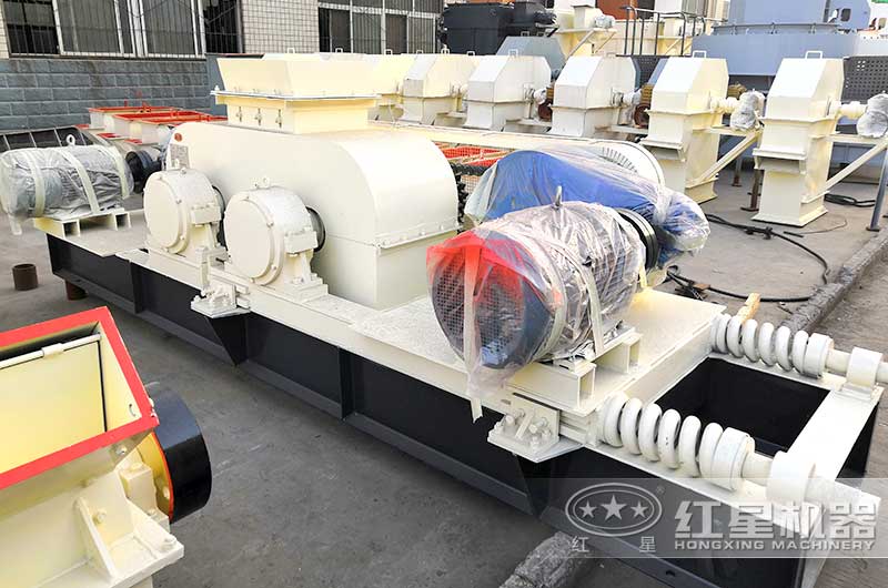 對(duì)輥破碎機(jī)實(shí)拍