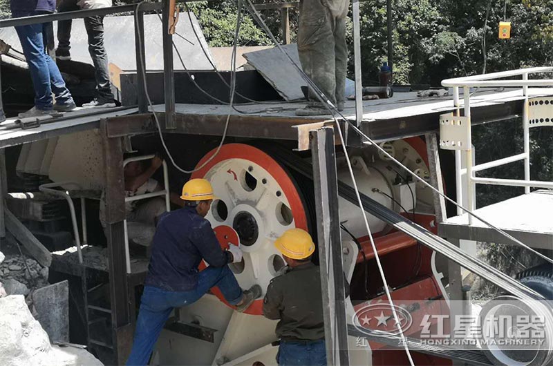 大型顎式破碎機現場