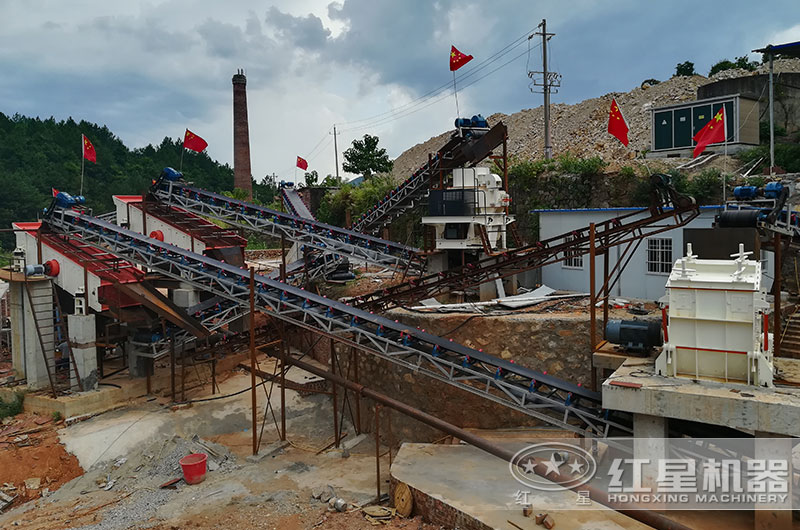 石灰石碎石加工客戶現(xiàn)場實(shí)拍