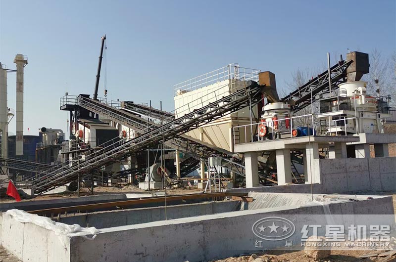 顎式破碎機+圓錐破碎機+制砂機現(xiàn)場