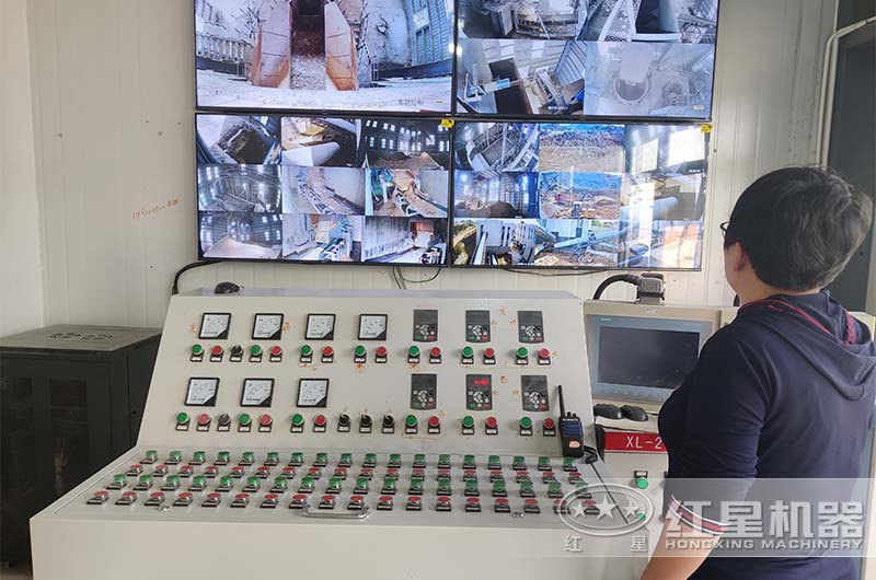 智能控制系統(tǒng)監(jiān)控操作臺(tái)