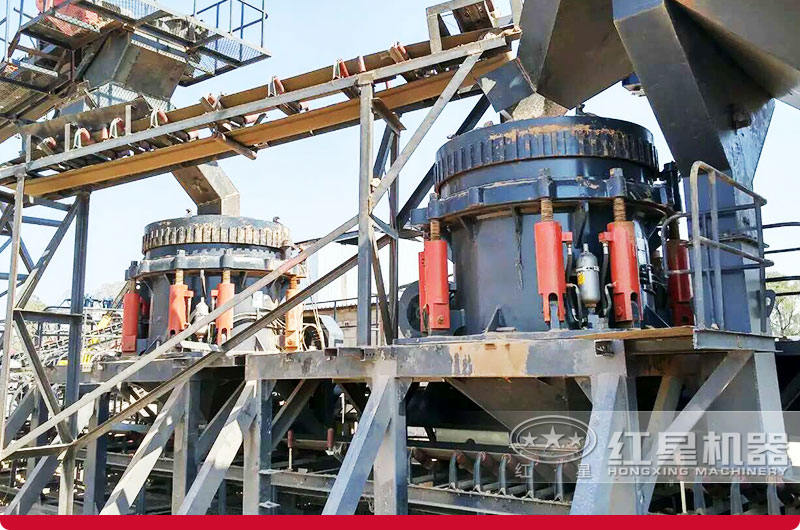 圓錐粉碎機(jī)作業(yè)現(xiàn)場