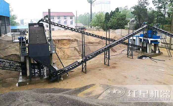 經(jīng)過粉碎、制沙、洗沙石英砂生產(chǎn)工藝