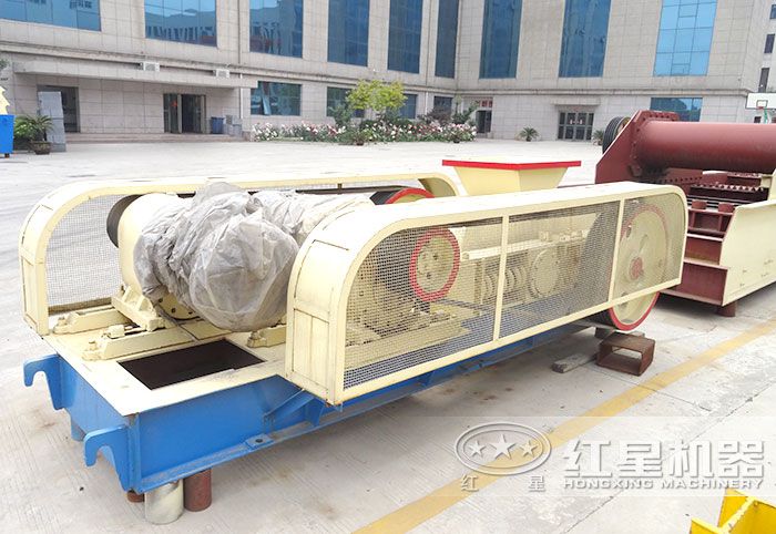 對輥式破碎機實拍