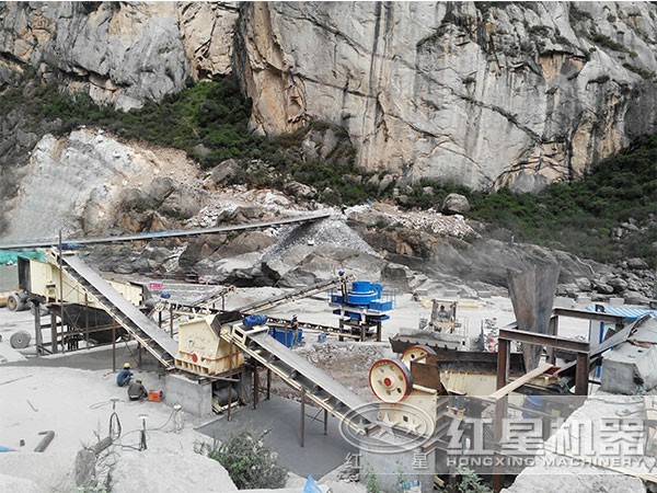1200tph礦石破碎機(jī)現(xiàn)場圖 1200tph礦石破碎機(jī)現(xiàn)場圖