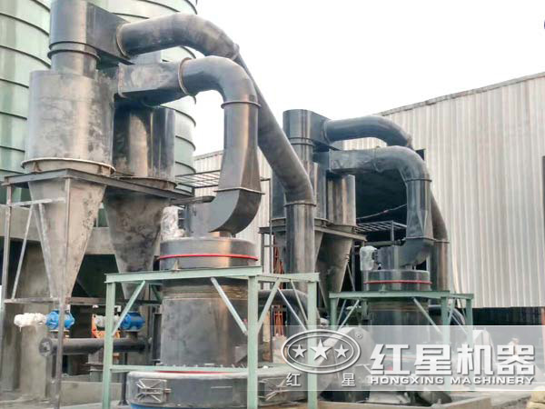 碳酸鈣雷蒙磨粉機(jī)現(xiàn)場(chǎng)圖