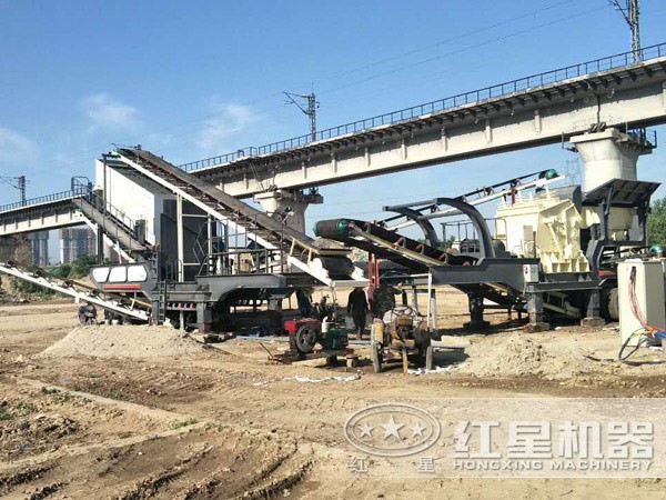 移動破碎站現(xiàn)場作業(yè)圖