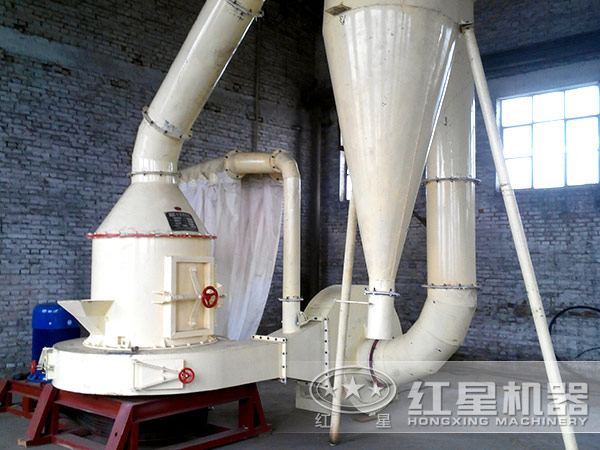 磨粉機現場作業(yè)圖