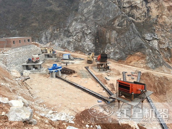 人工砂石加工現場