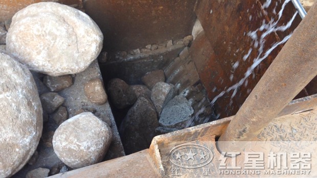 為了抑塵增加噴水裝置