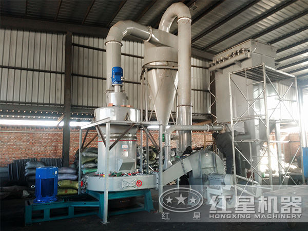 4525、4119雷蒙磨粉機(jī)現(xiàn)場作業(yè)圖