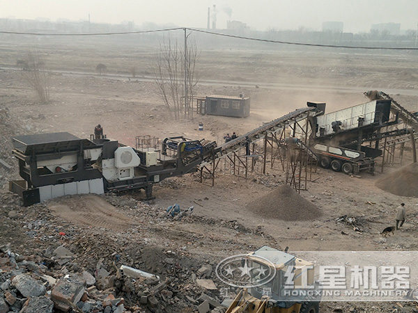 車載流動磕碎石機_嗑石機現(xiàn)場作業(yè)