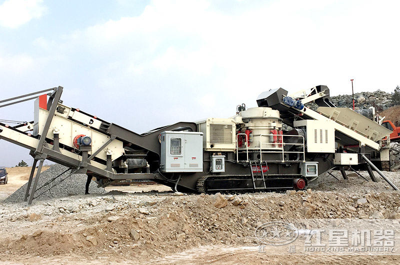 履帶式圓錐破碎機(jī)碎石現(xiàn)場(chǎng)