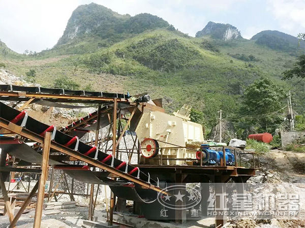 PF1315反擊砸石機_打石機現場作業圖