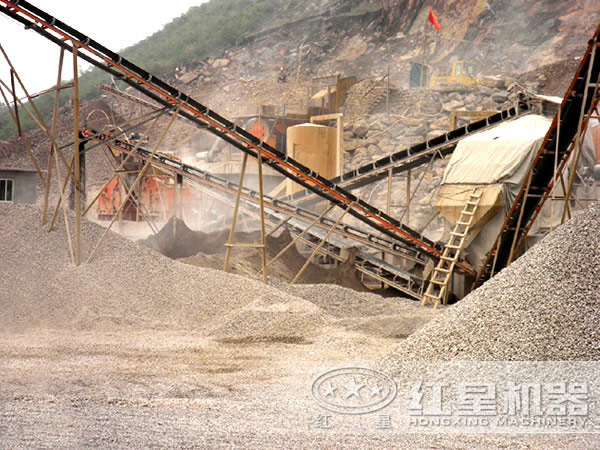 復合式碎石機現(xiàn)場作業(yè)圖