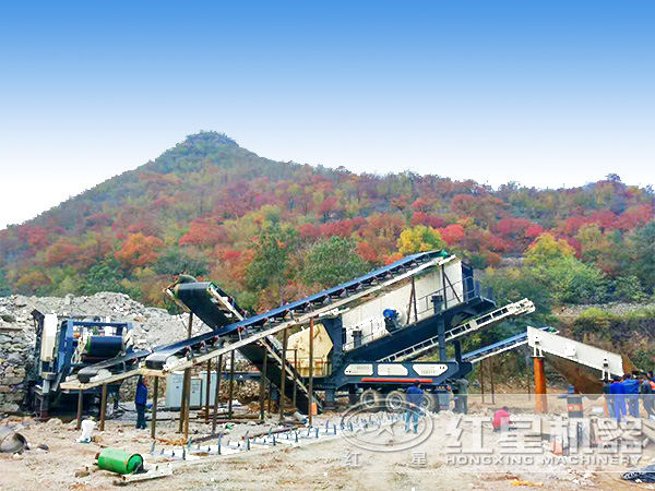 車載式碎石機現場作業圖