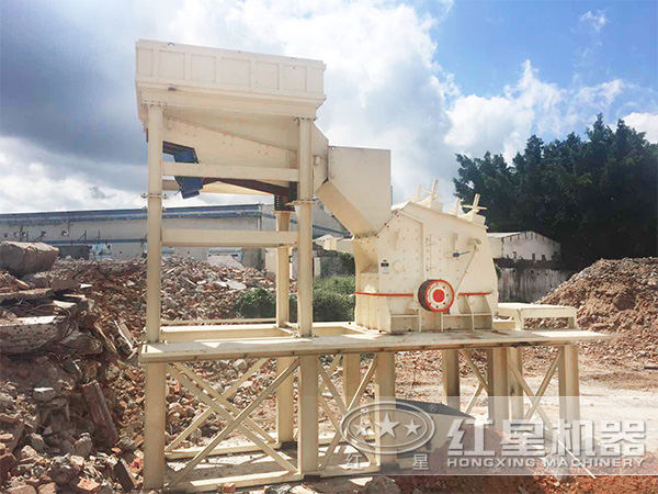 新型500t/hHD德版反擊式碎石機現(xiàn)場作業(yè)圖