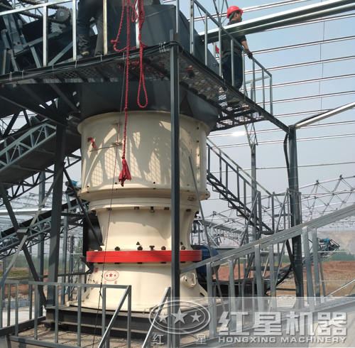 單缸圓錐破碎機(jī)現(xiàn)場(chǎng)