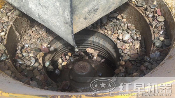 圓錐破碎機破碎河卵石