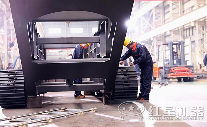 為客戶定制履帶移動式破碎機工作圖