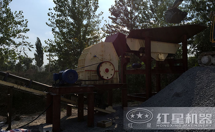 錘式碎石機現場作業圖