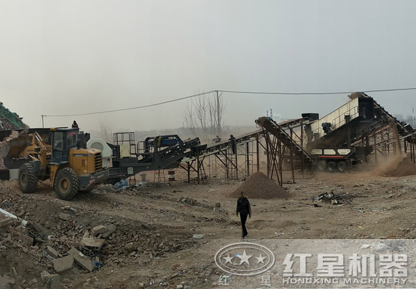 新型車載碎石機處理建筑垃圾